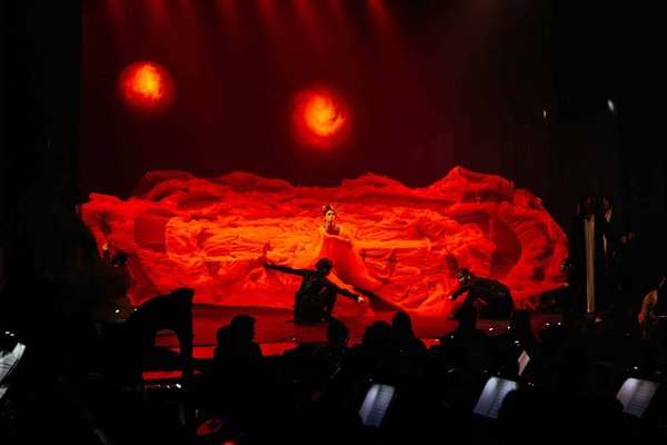 Quels sont les bénéfices des programmes de théâtre en milieu scolaire pour le développement personnel des adolescents?