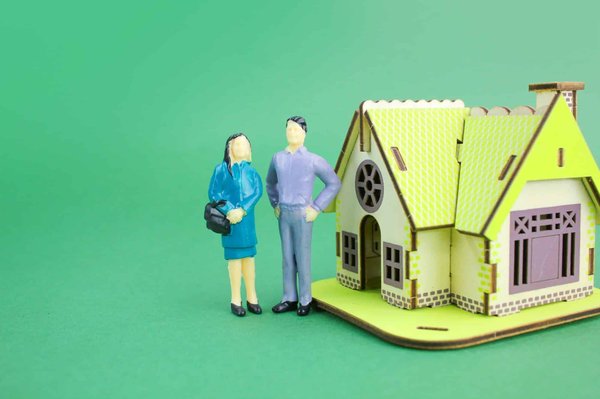 Comment l'art de la miniature persane est-il enseigné dans les académies d'art moderne ?